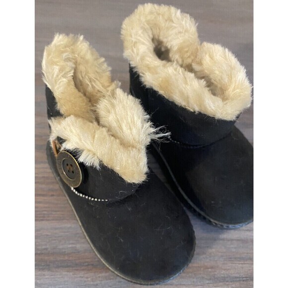 China Buttons City fuzzy Winter Pull on boots Black size 22 / 6 US baby boy girl - Picture 7 of 10